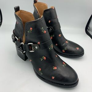 Madden Girl Black Rose Print Ankle Booties size 9 western cowgirl romantic
